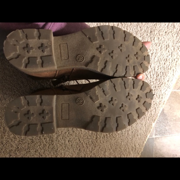 Brown boots - Picture 4 of 8